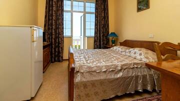 2-комнатный номер полулюкс с видом на море в Гостинице Адлер